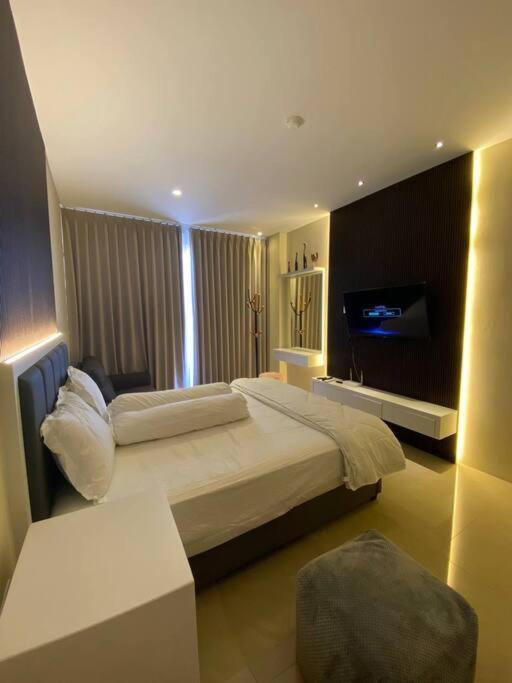 Nagoya Thamrin Apartment High Floor With View Bagian luar foto