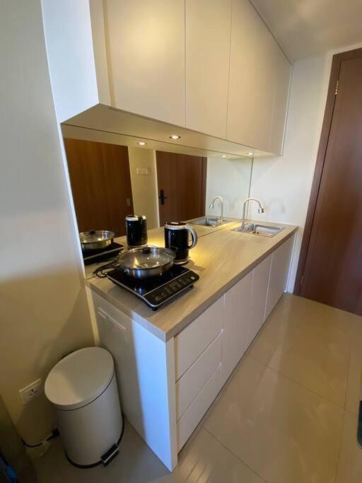 Nagoya Thamrin Apartment High Floor With View Bagian luar foto