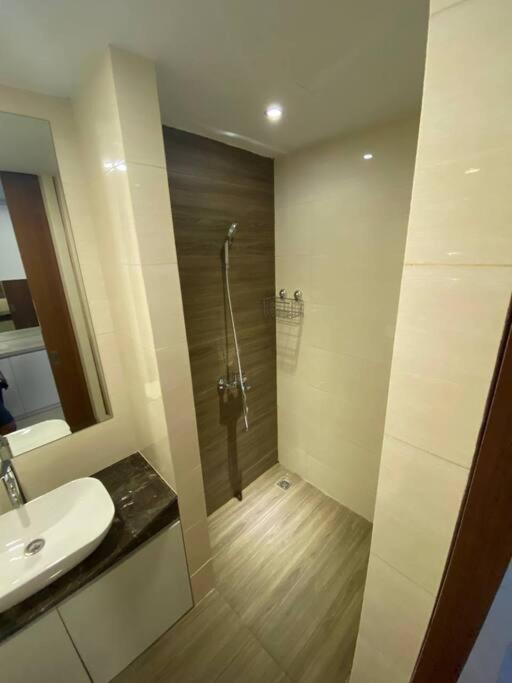 Nagoya Thamrin Apartment High Floor With View Bagian luar foto