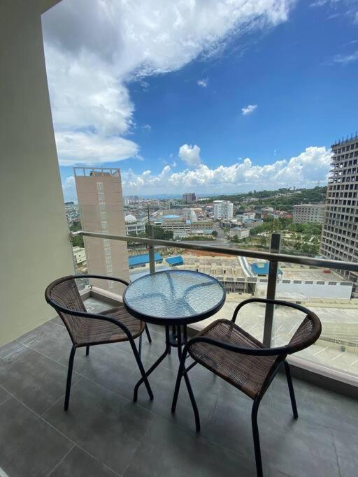 Nagoya Thamrin Apartment High Floor With View Bagian luar foto