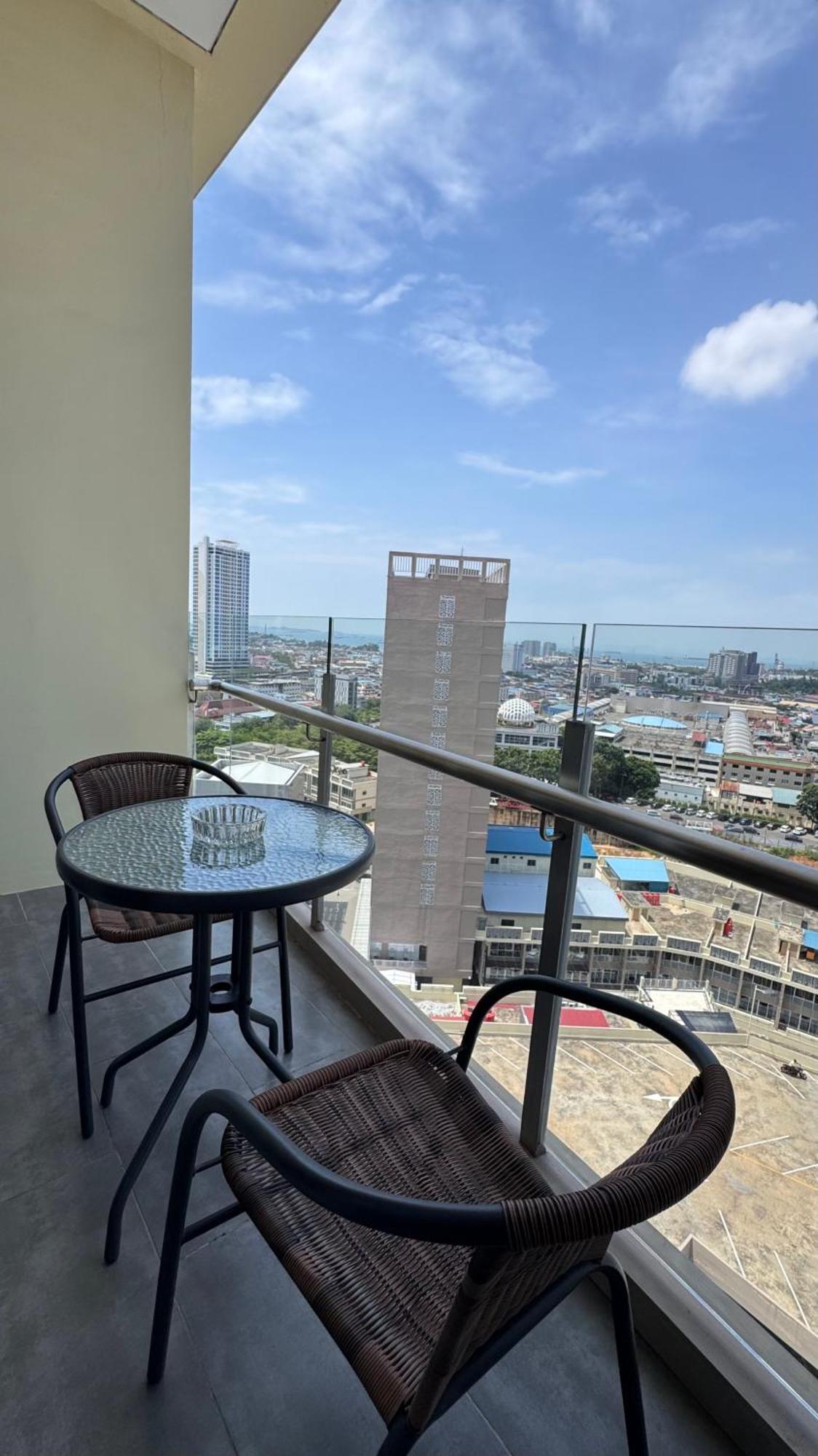 Nagoya Thamrin Apartment High Floor With View Bagian luar foto