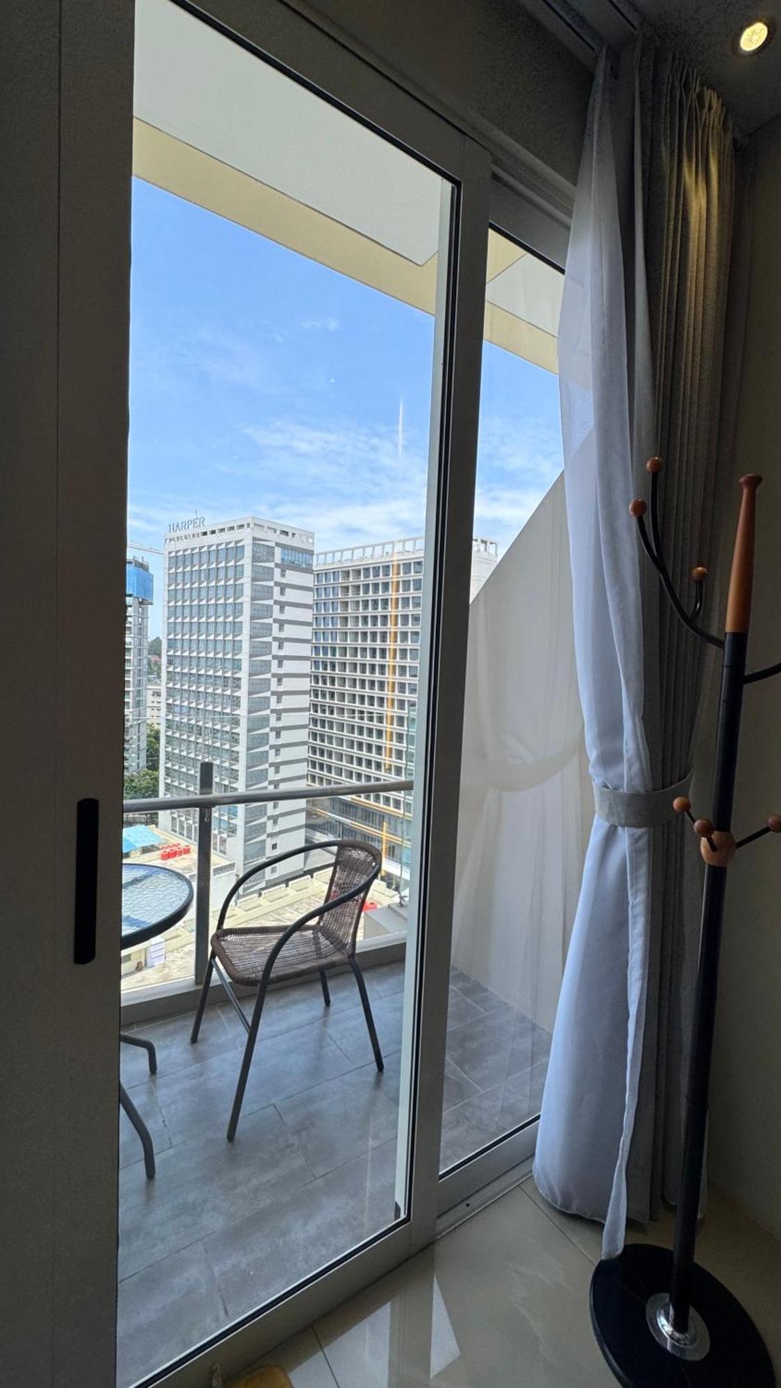 Nagoya Thamrin Apartment High Floor With View Bagian luar foto