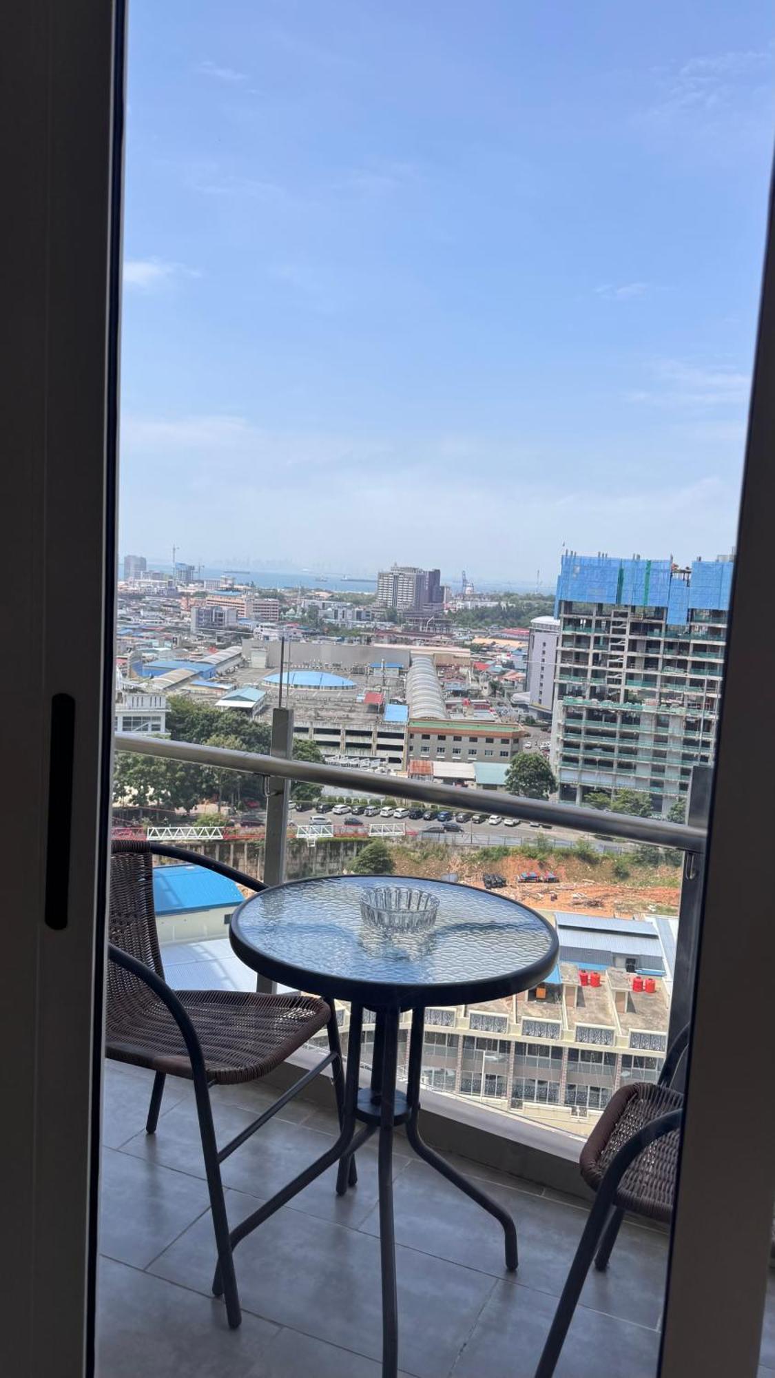 Nagoya Thamrin Apartment High Floor With View Bagian luar foto