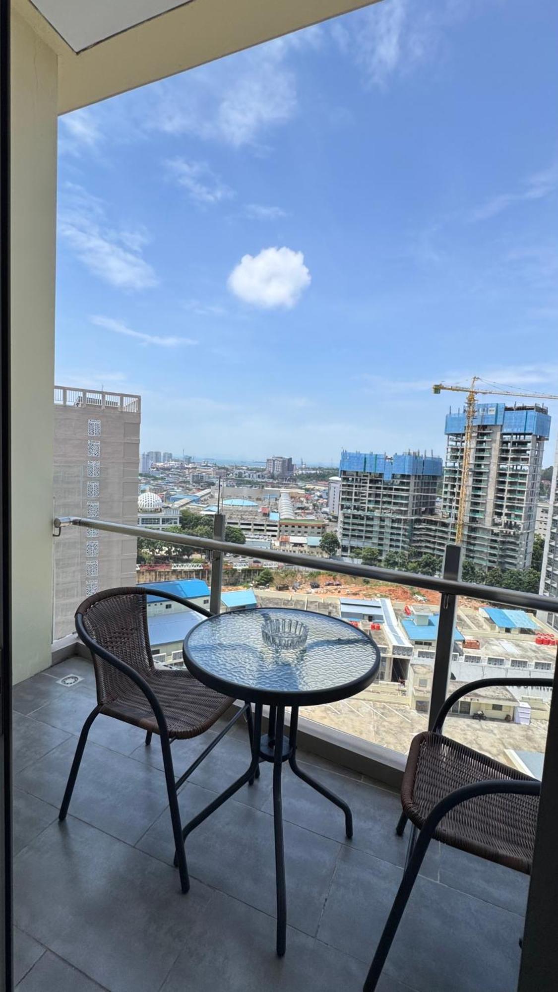 Nagoya Thamrin Apartment High Floor With View Bagian luar foto