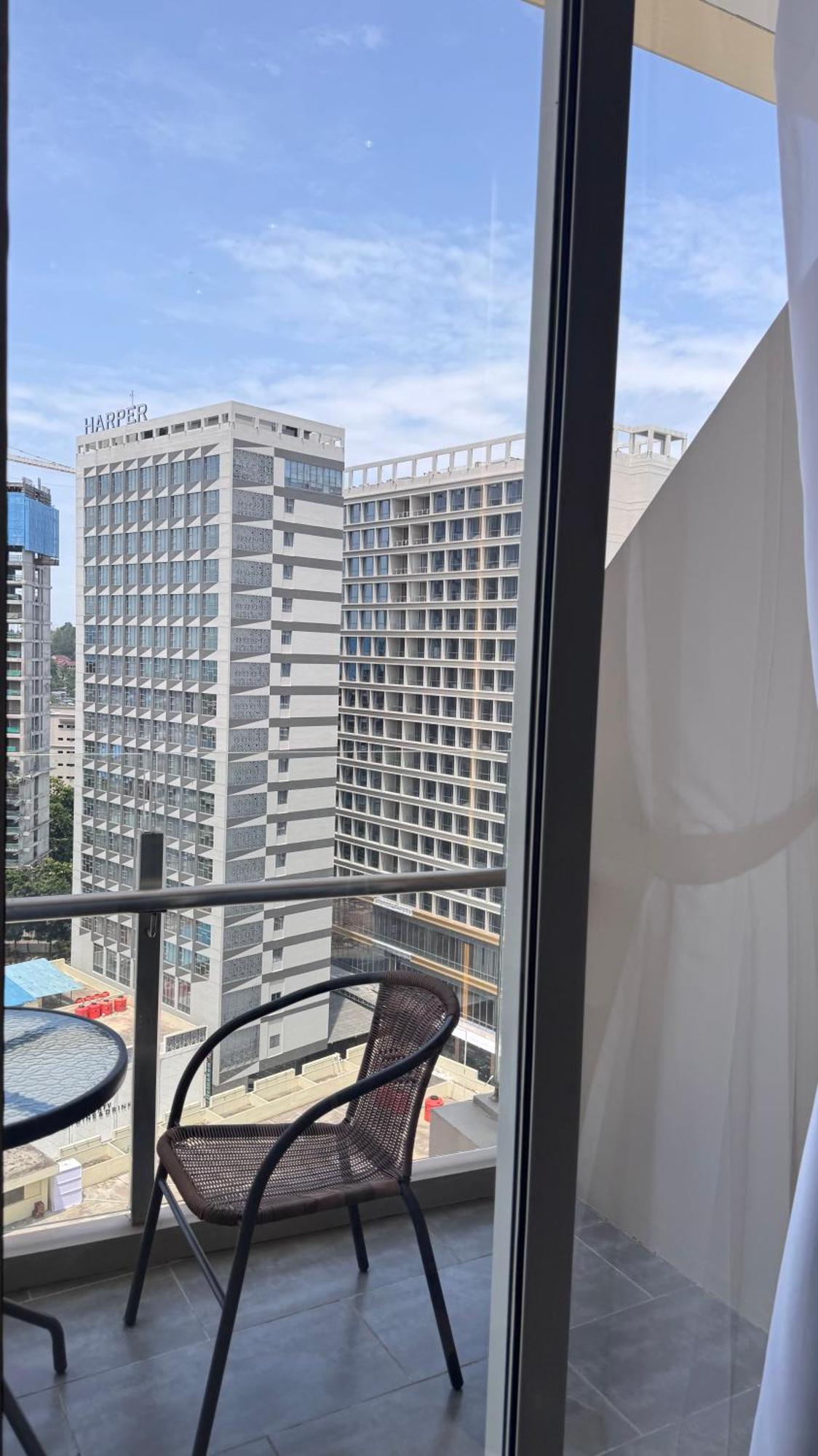 Nagoya Thamrin Apartment High Floor With View Bagian luar foto