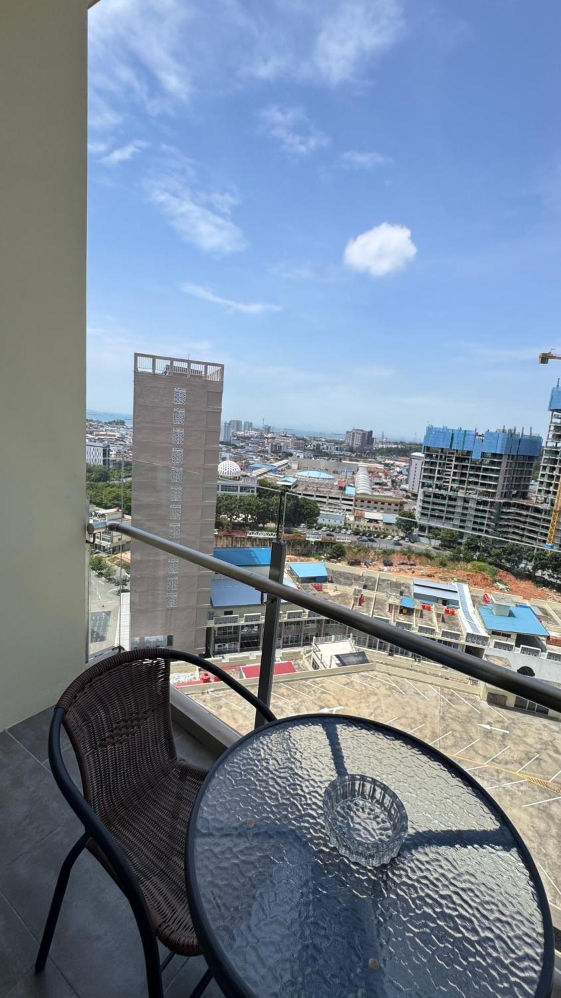 Nagoya Thamrin Apartment High Floor With View Bagian luar foto