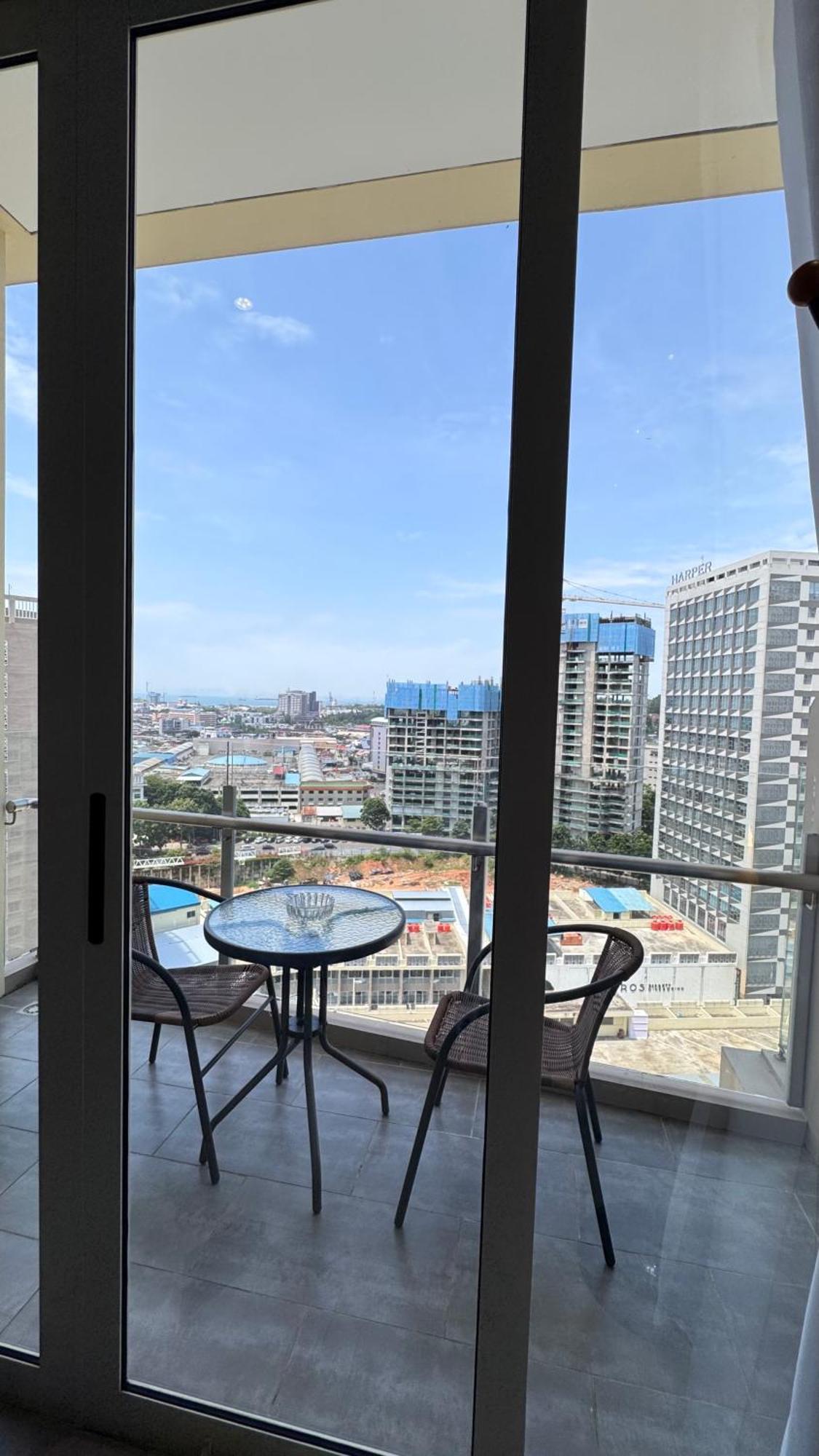 Nagoya Thamrin Apartment High Floor With View Bagian luar foto